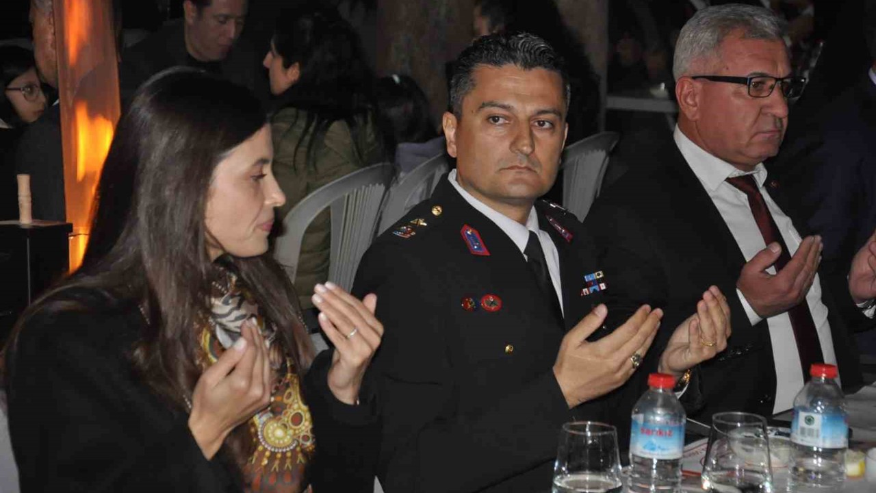 Salihli jandarma, şehit aileleri ve gazileri iftar sofrasında ağırladı
