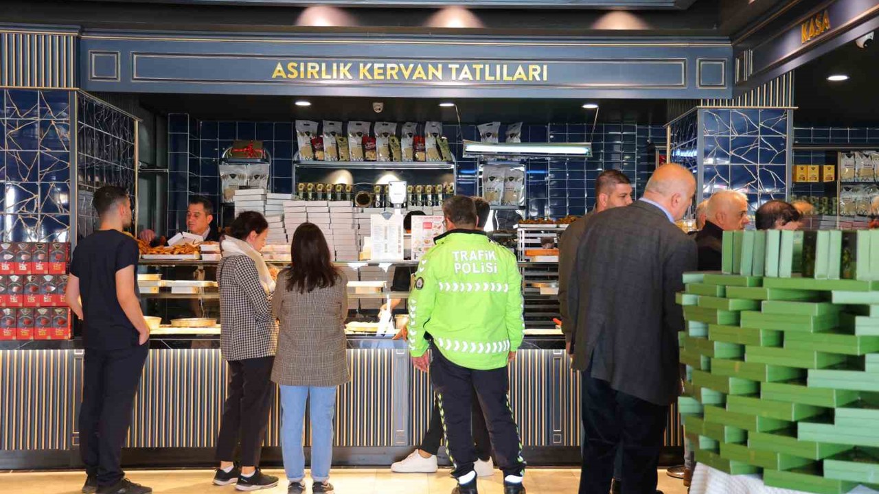 Kahramanmaraş’ta Ramazan tatlıları tezgahları süslüyor
