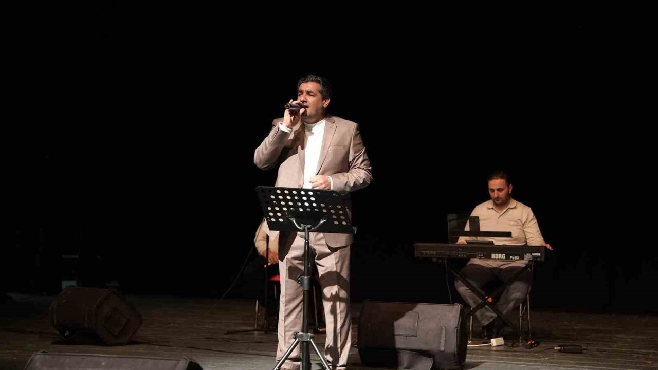 Düzce’de Mehmet Yiğit’ten ilahi rüzgarı
