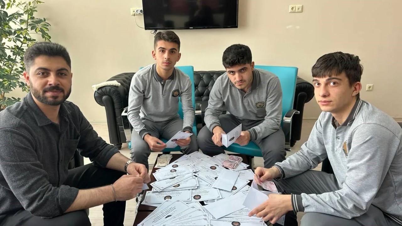 Bayburt Anadolu İmam Hatip Lisesi öğrencilerden ihtiyaç sahiplerine destek
