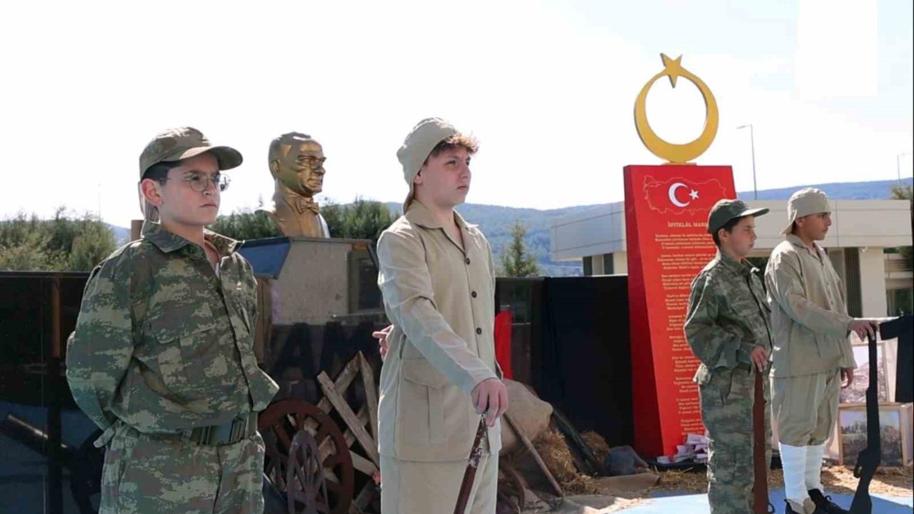 MTK Ortaokulu’nda 111. yılında Çanakkale Zaferi ve şehitler unutulmadı
