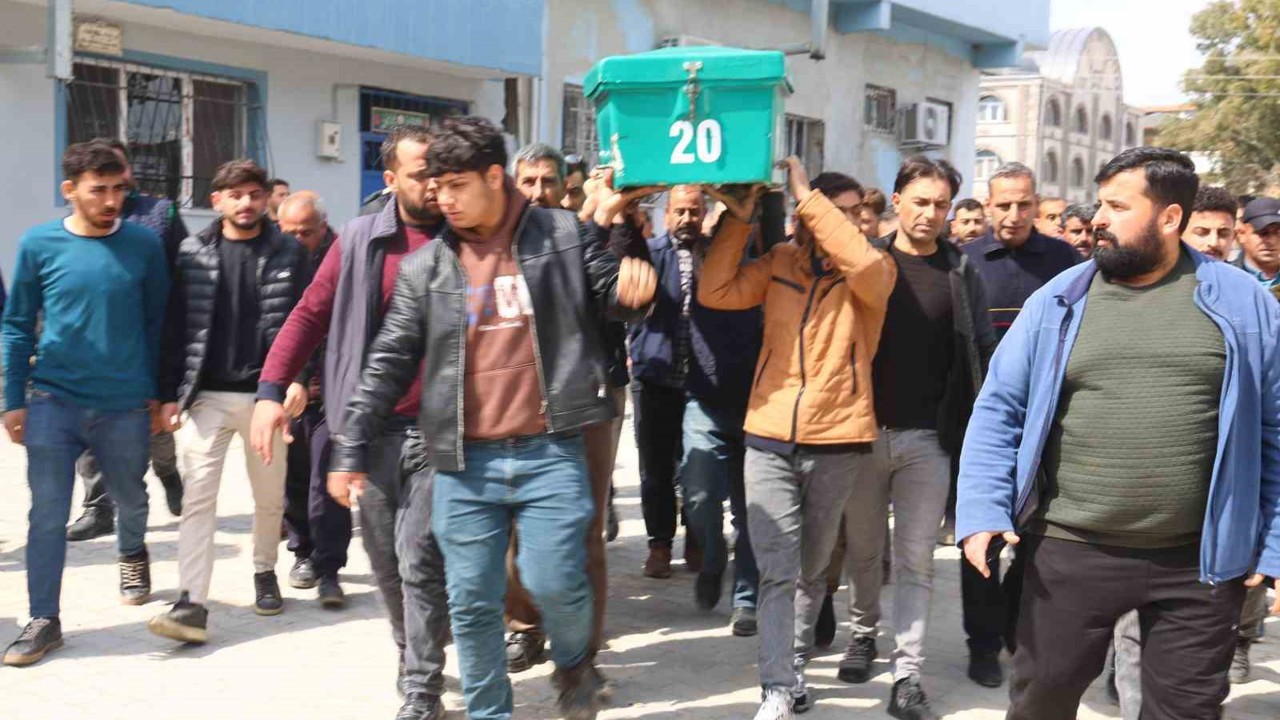 Dereye düşerek can veren evladını defneden acılı baba: "En son baktığımda dere kenarında terliği vardı"
