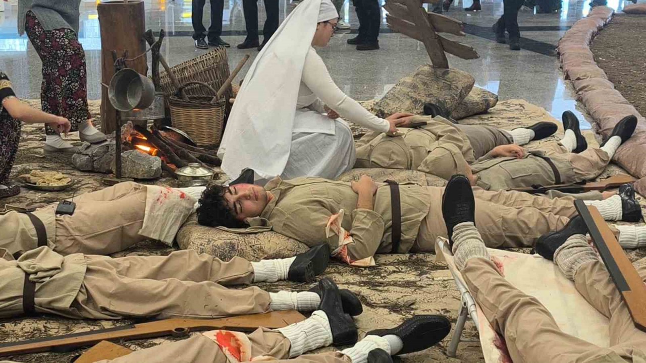 Çanakkale Zaferi’nin 111 yılında şehitler dualarla anıldı
