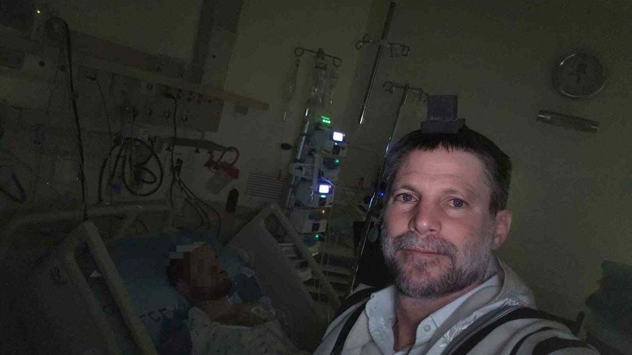 İsrail Maliye Bakanı Smotrich, Hizbullah saldırısında ağır yaralanan oğlunun fotoğrafını paylaştı
