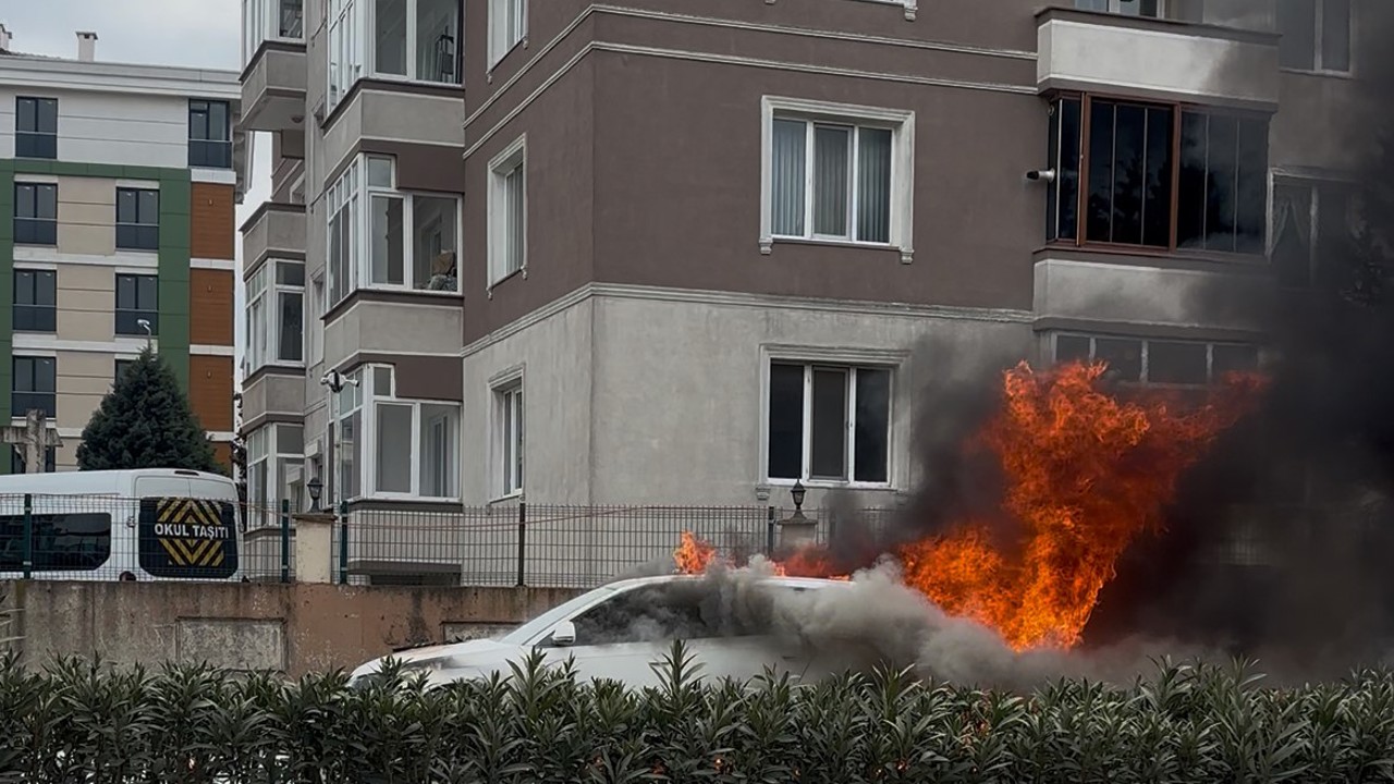 Tekirdağ’da korku dolu anlar: Otomobil bir anda alev topuna döndü
