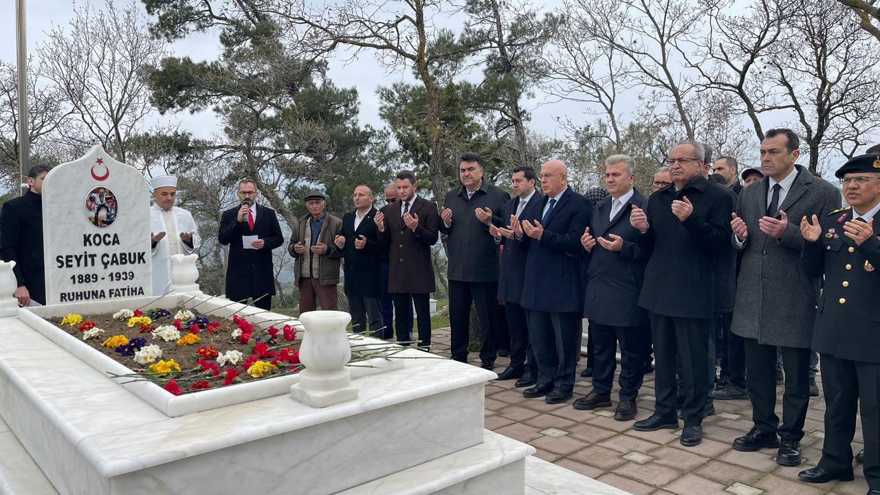 Seyit Onbaşı kabri başında anıldı
