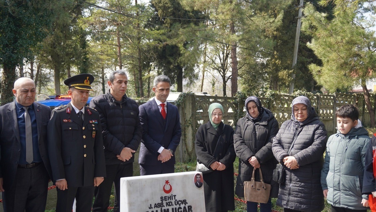 Çaycuma’da şehitlerin kabirleri başında dualar edildi
