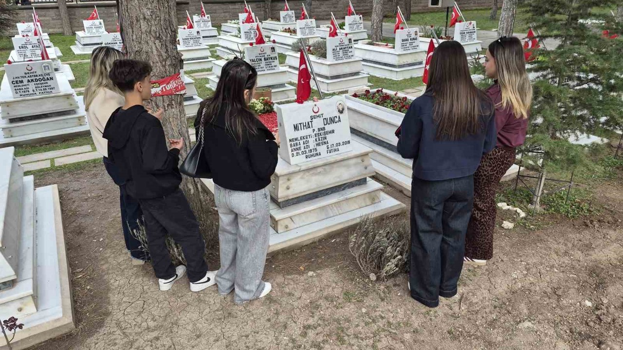 Eskişehirliler 18 Mart’ta şehitlerini unutmadı
