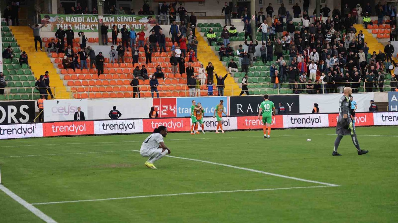 Trendyol Süper Lig: Corendon Alanyaspor: 5 - Kocaelispor: 0 (Maç sonucu)
