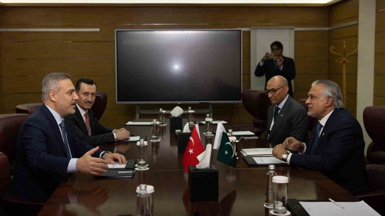 Bakan Fidan, Azerbaycanlı ve Pakistanlı mevkidaşlarıyla görüştü
