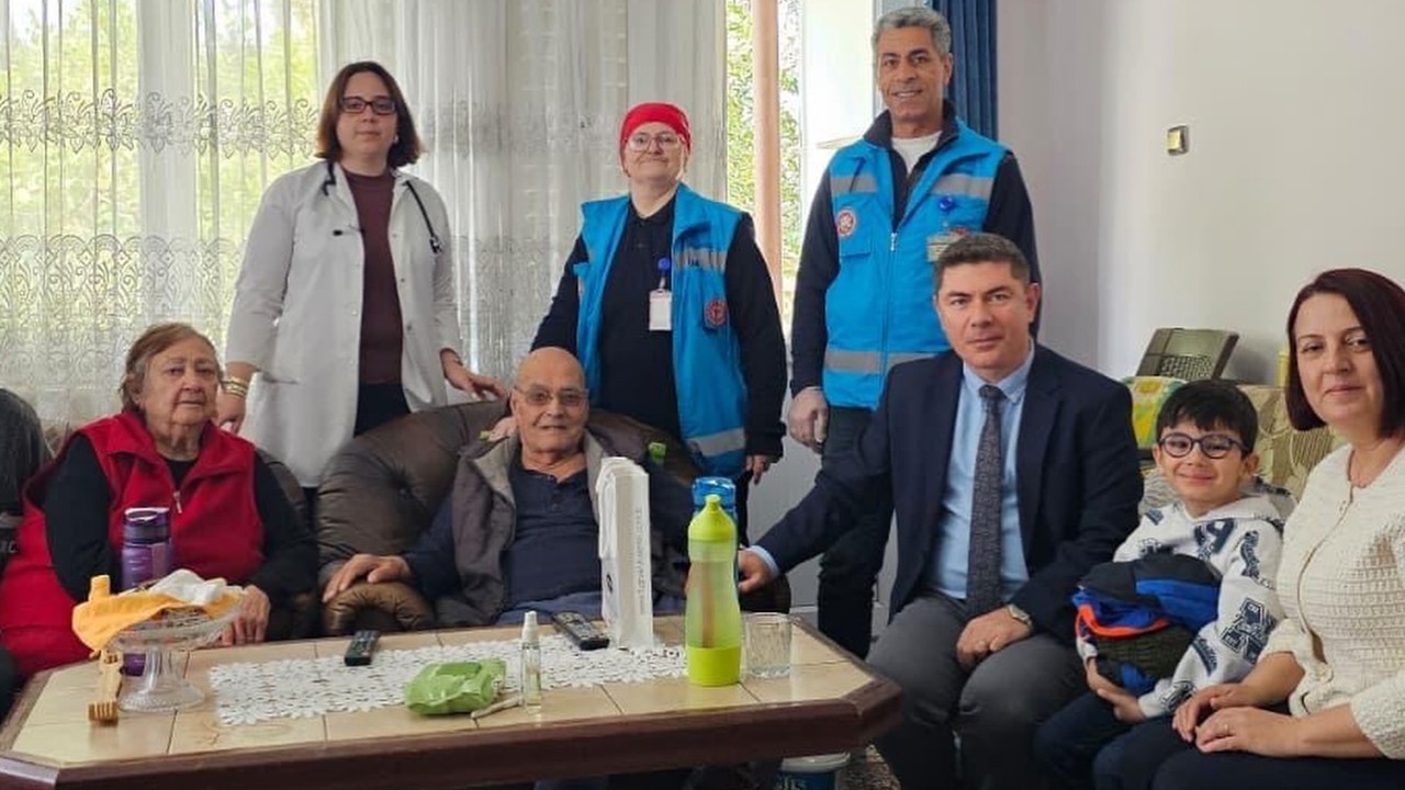 Söke’de yaşlı çınarları ziyaret edip, moral verdiler
