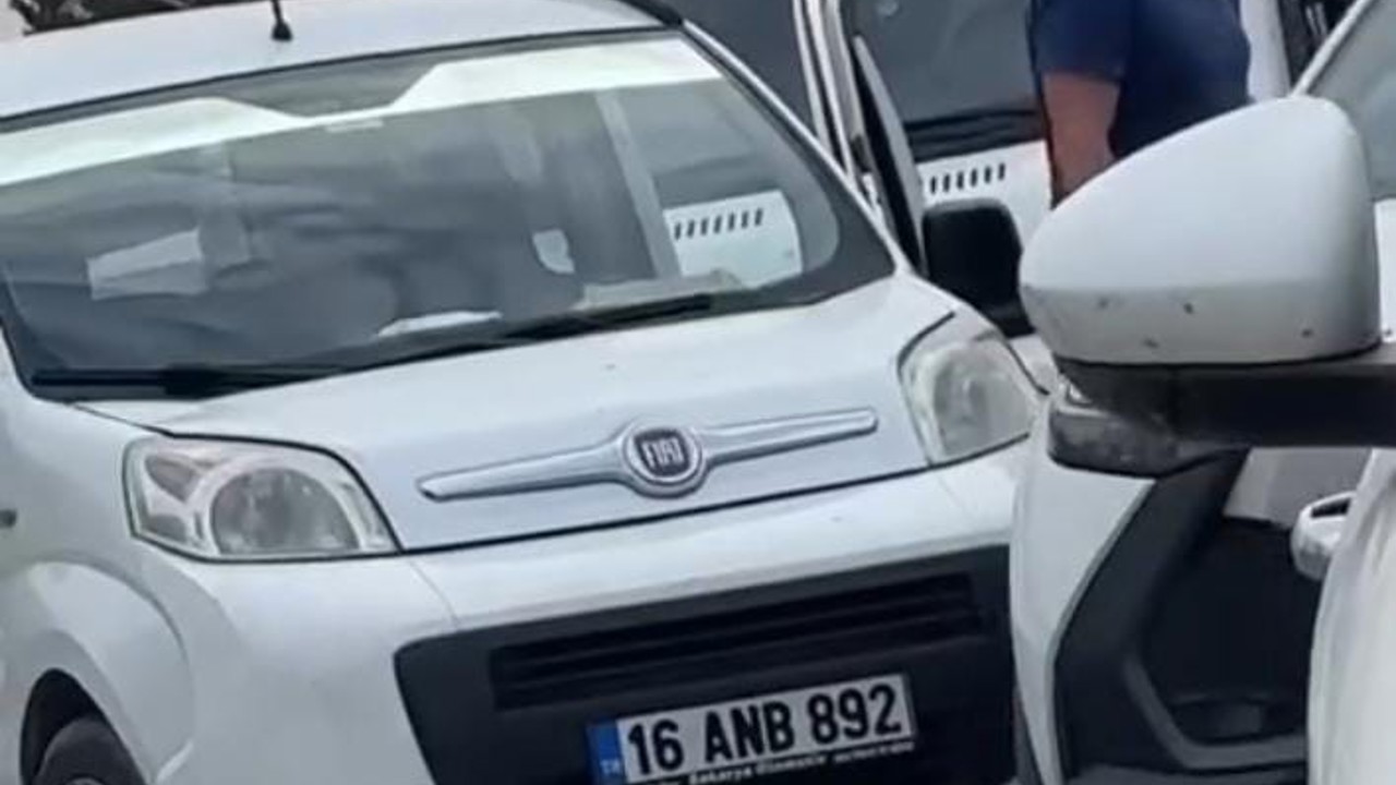 Bursa’da trafikte yol verme kavgası kamerada
