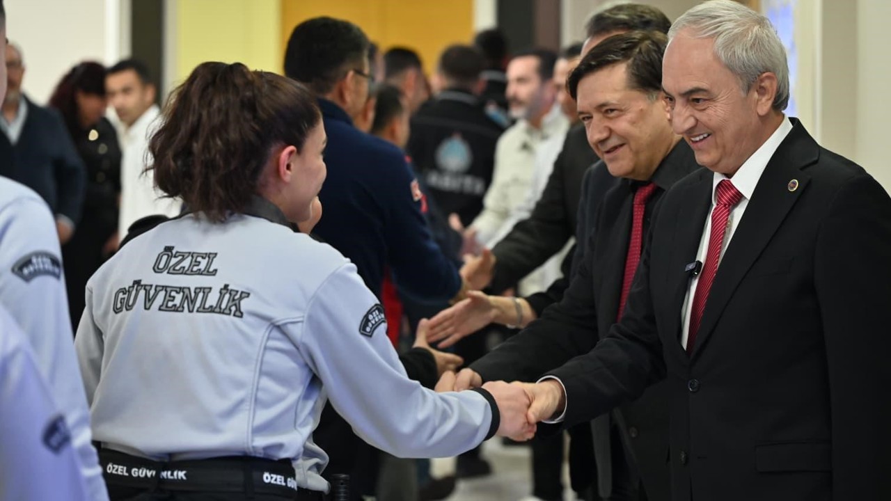 Başkan Kocagöz belediye personeliyle bayramlaştı
