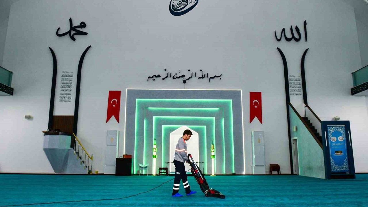 Esenyurt bayrama hazır: İlçe genelinde kapsamlı temizlik seferberliği
