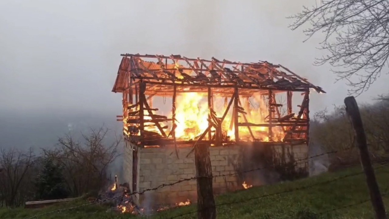 Alev topuna dönen ardiye kullanılamaz hale geldi
