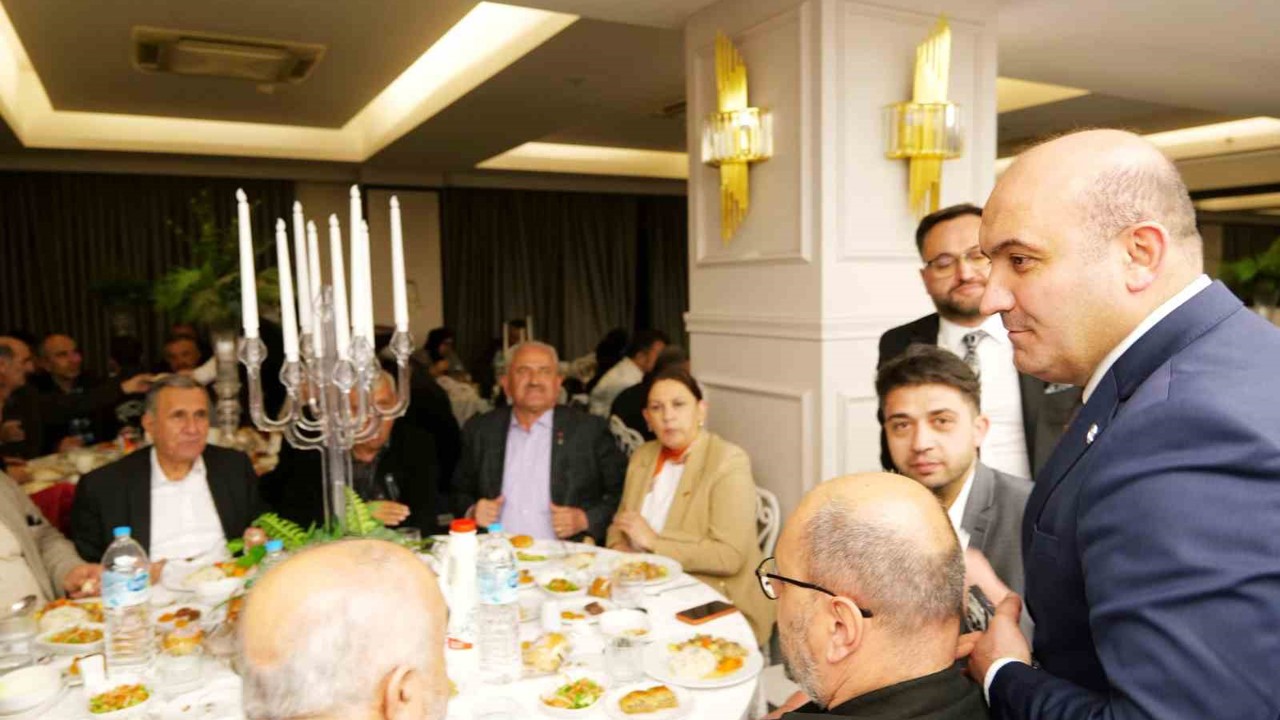 AK Parti Eskişehir Teşkilatı iftarda buluştu
