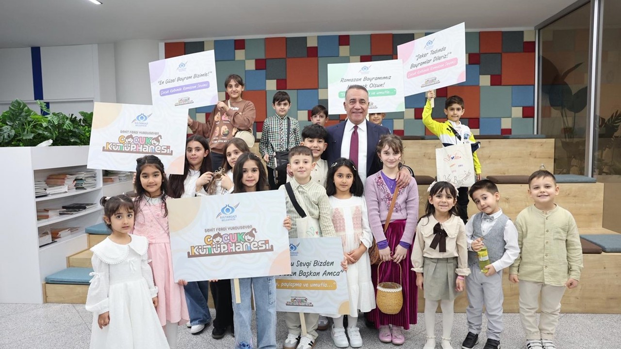 Sultangazi Belediyesi’nde çocuklardan bayram kutlaması
