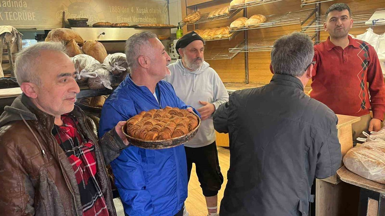 Meşhur Tavşanlı haşhaşlı lokumu için kuyruklar oluştu
