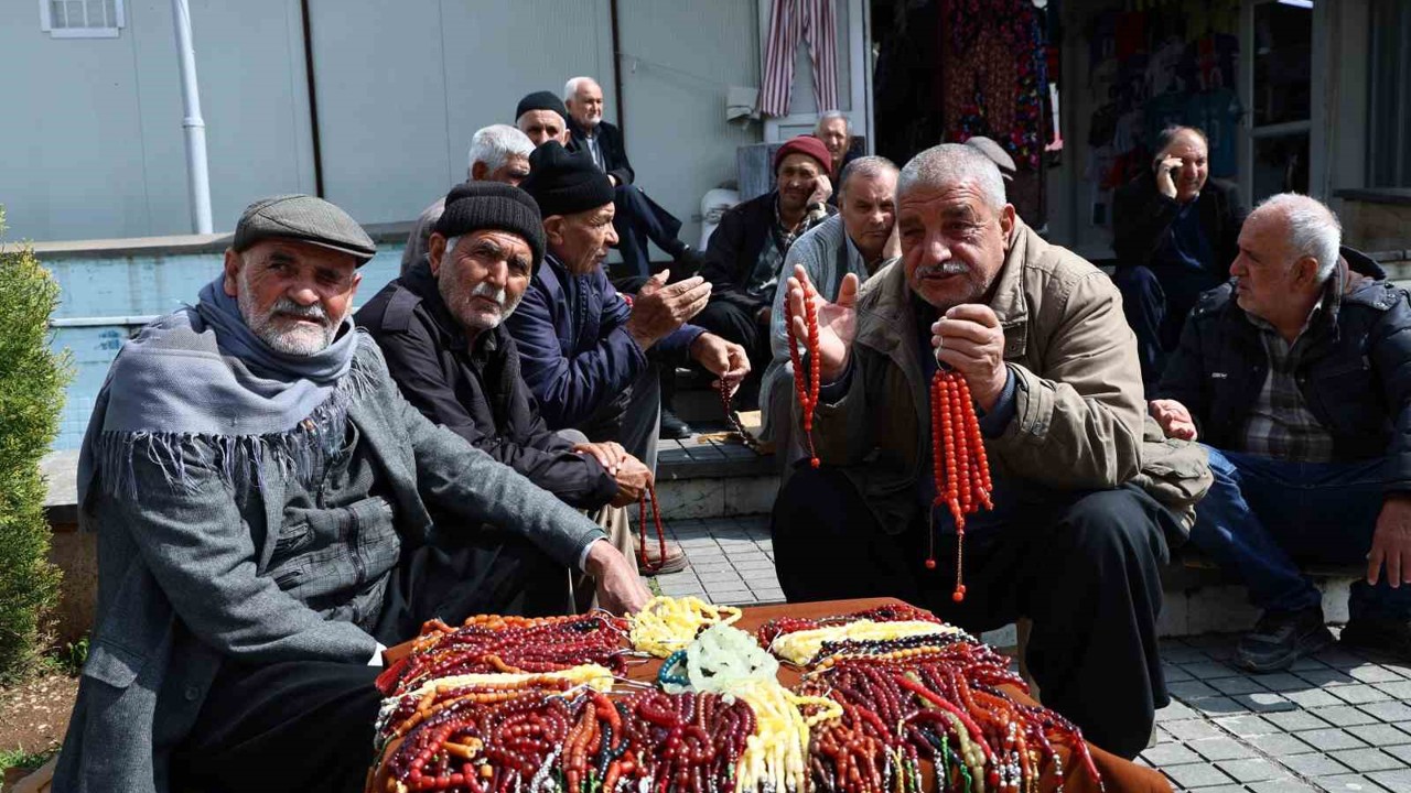 Kahramanmaraş’ta Ulu Cami Meydanı’nın müdavimleri
