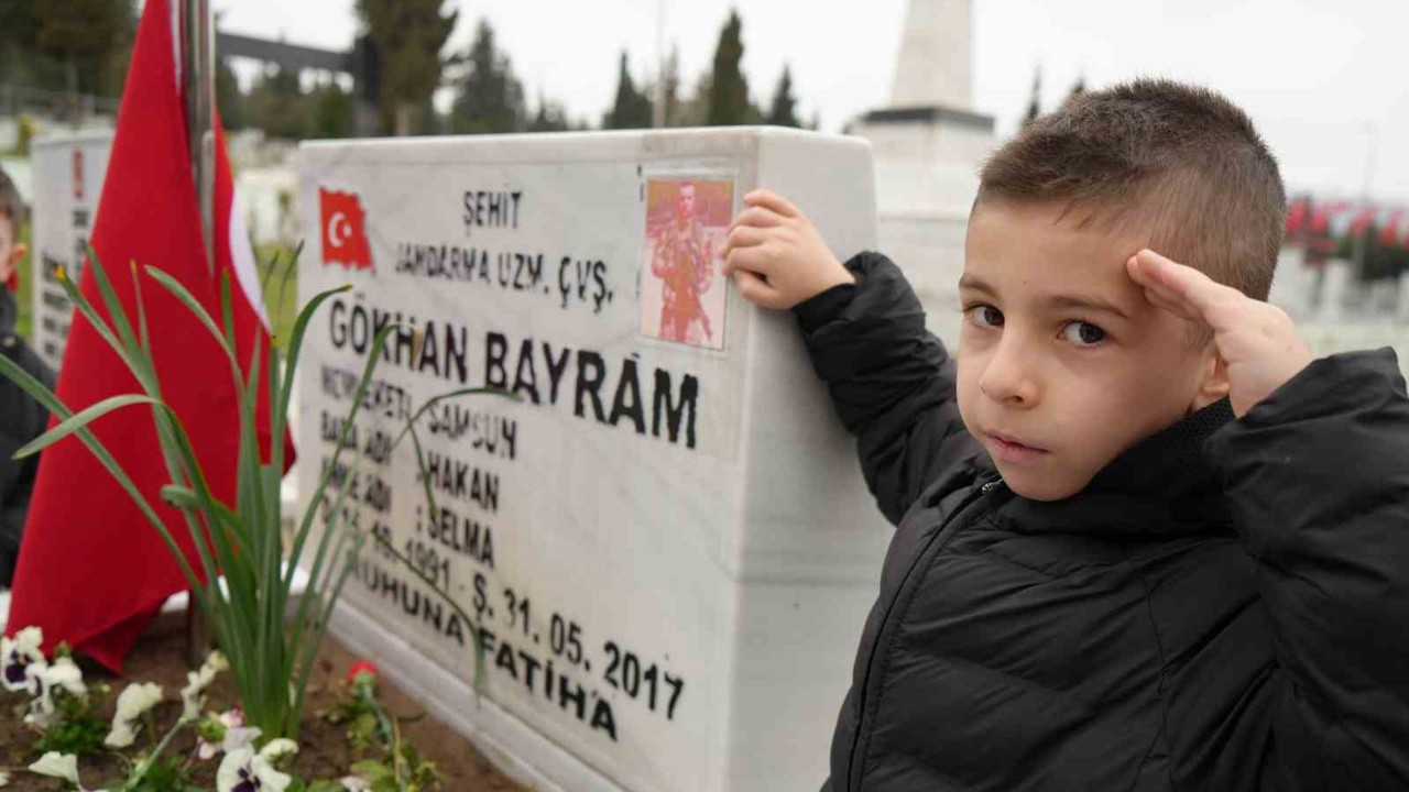 Samsun’da mezarlıklar ziyaretçilerle doldu taştı: Şehitliklerde hüzün
