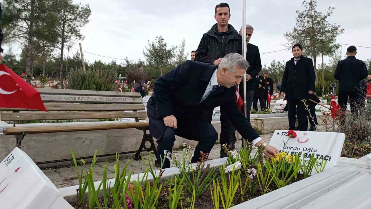 Kahramanmaraş’ta protokolden bayram öncesi şehitlik ziyareti
