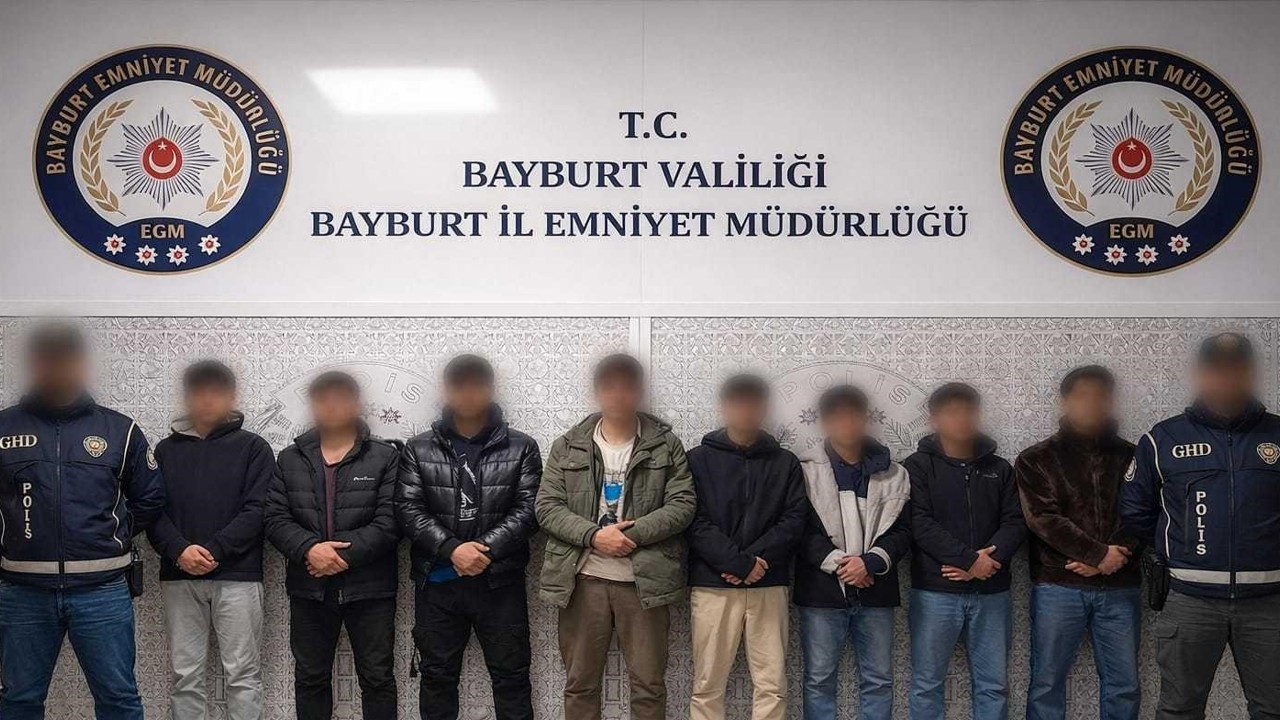 Bayburt’ta 8 düzensiz göçmen ile 3 şüpheli yakalandı
