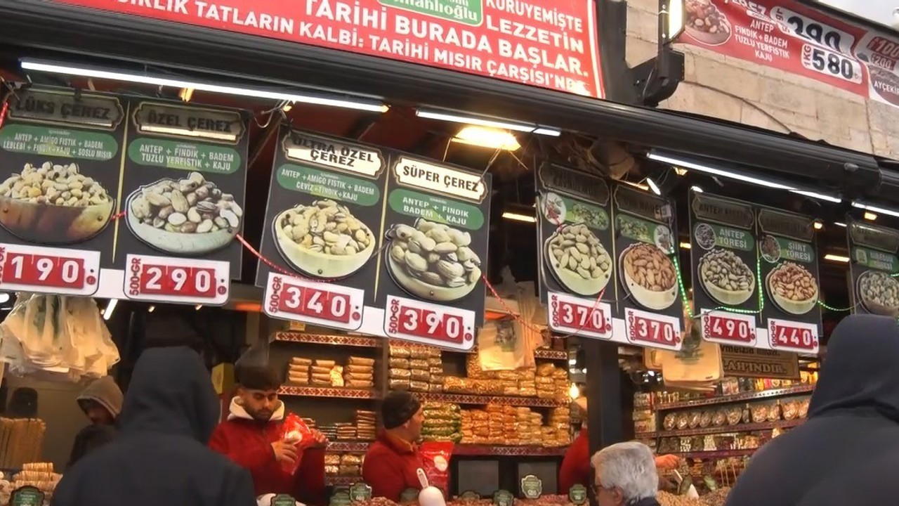 Eminönü’nde bayram alışverişi hareketliliği
