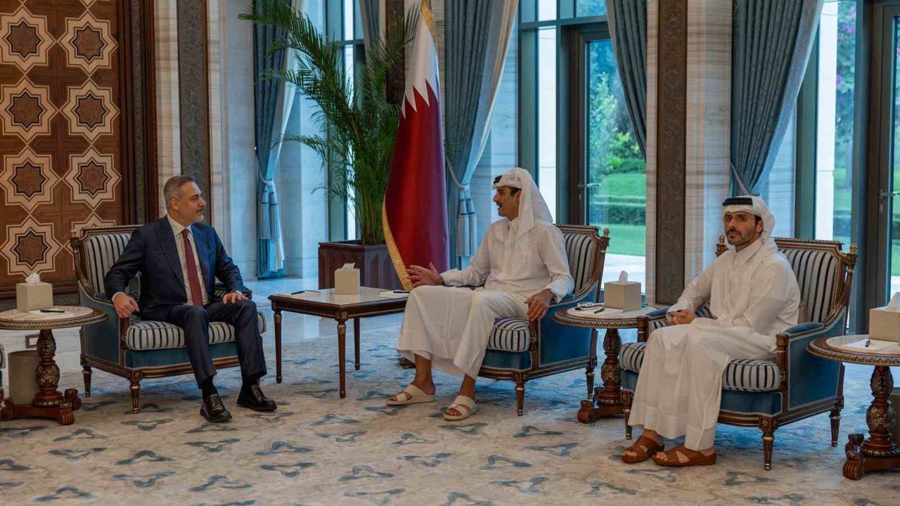 Dışişleri Bakanı Fidan, Katar Emiri Al Thani ile bir araya geldi
