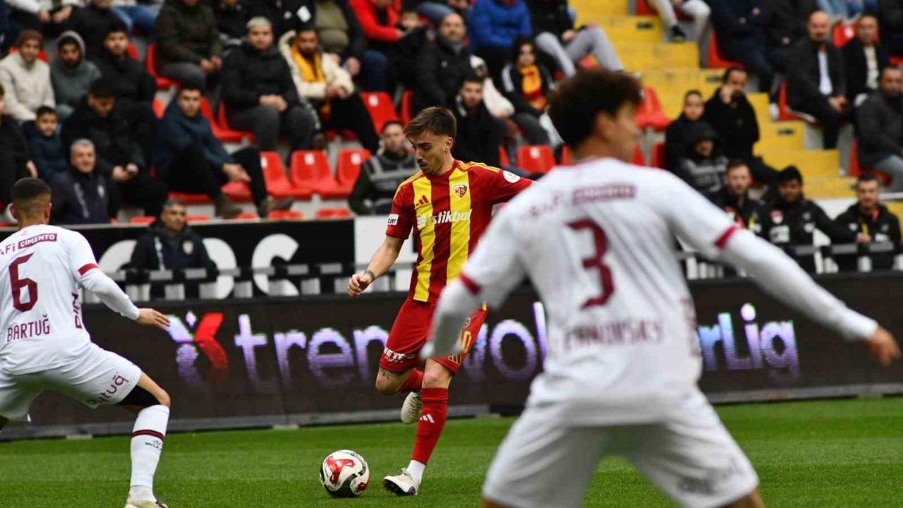 Trendyol Süper Lig: Kayserispor: 0 - Fatih Karagümrük: 0 (İlk yarı)
