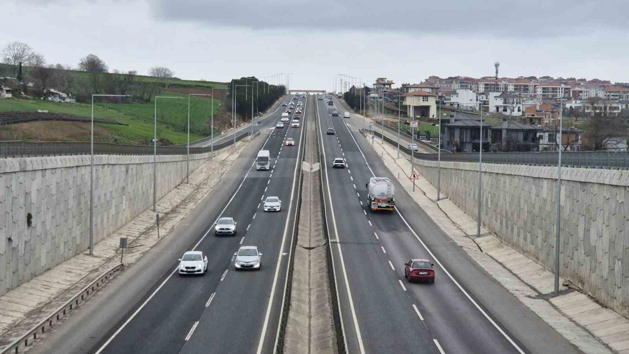 Bayram tatili başladı: İstanbul-Tekirdağ yolunda trafik yoğunluğu arttı
