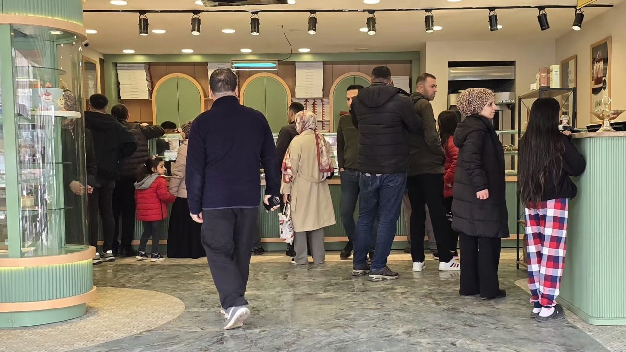 Diyarbakır’da pastanelerde bayram yoğunluğu
