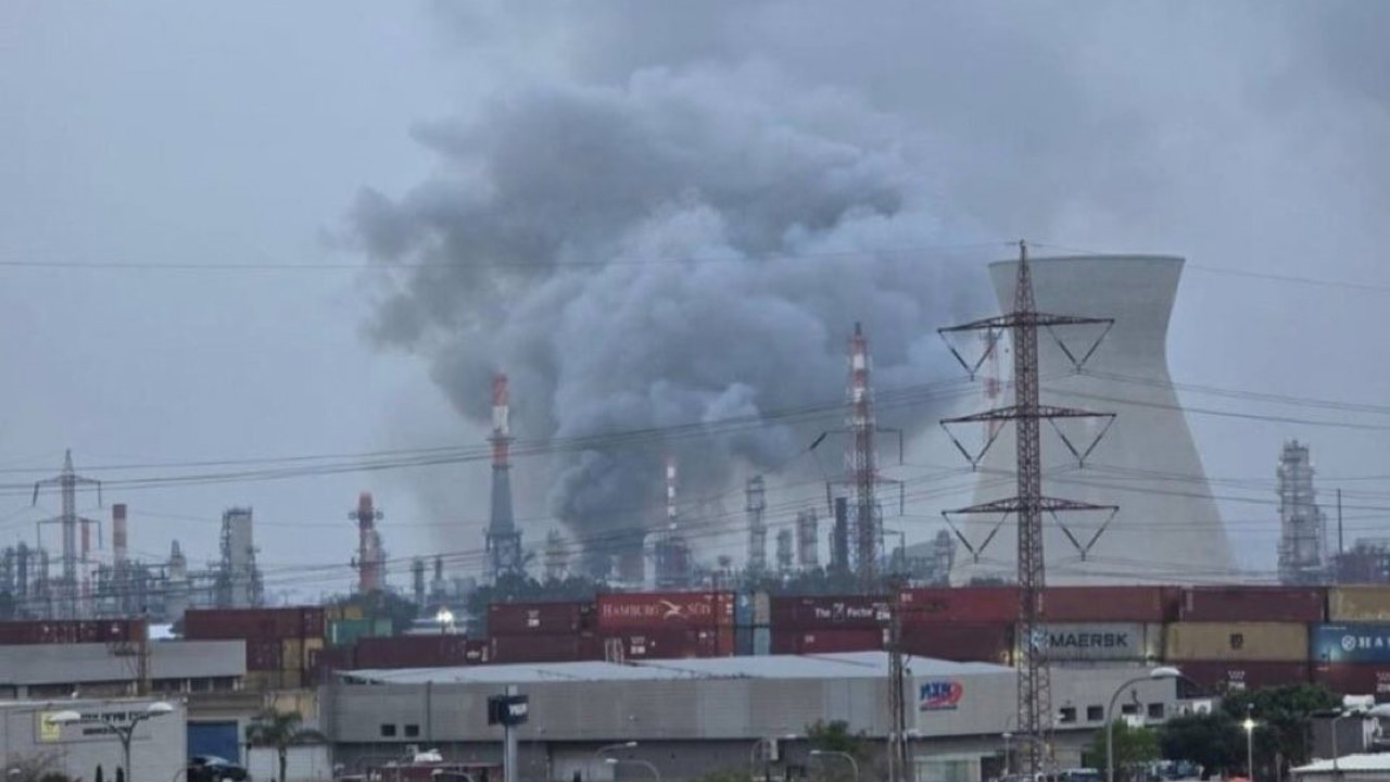 İran, İsrail’deki Hayfa Petrol Rafinerisi’ni hedef aldı
