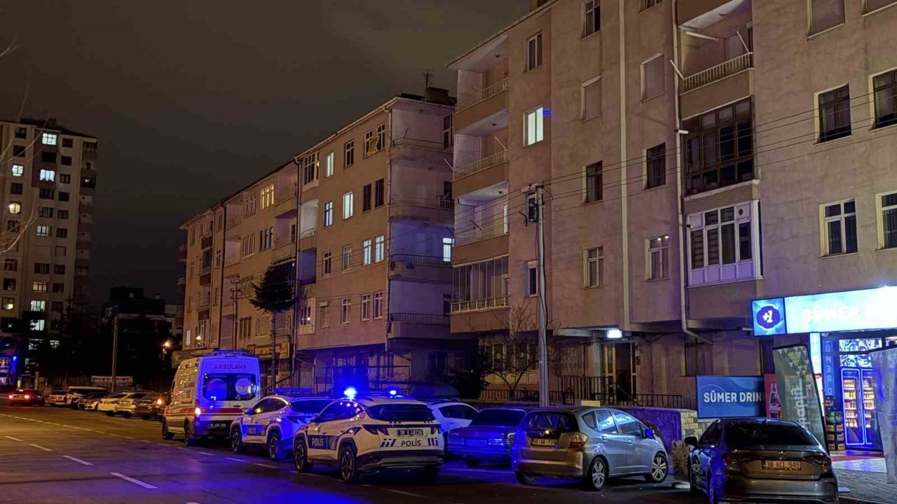 Mezarlık ziyareti dönüşü eşini evde ölü buldu
