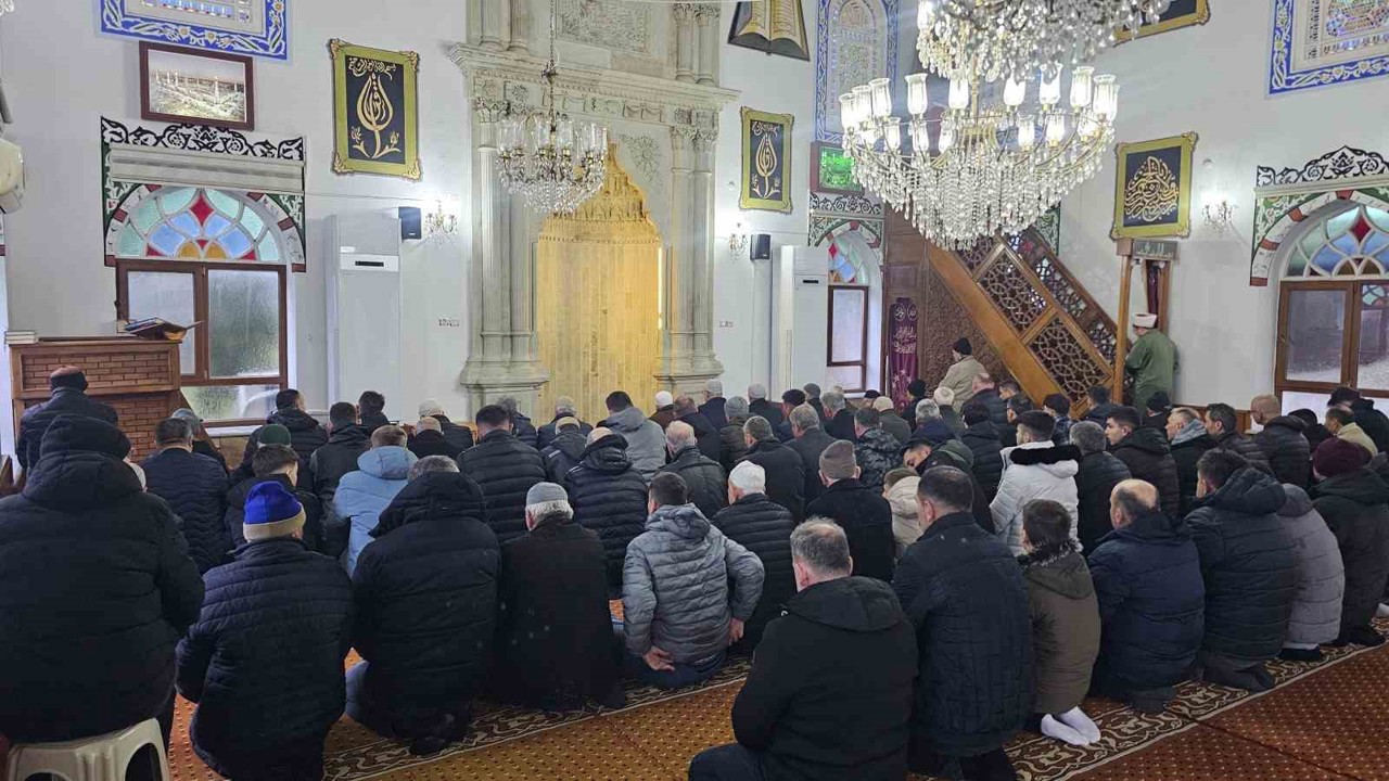 Bandırma’da 72 yıllık gelenek cami içinde sürdürüldü
