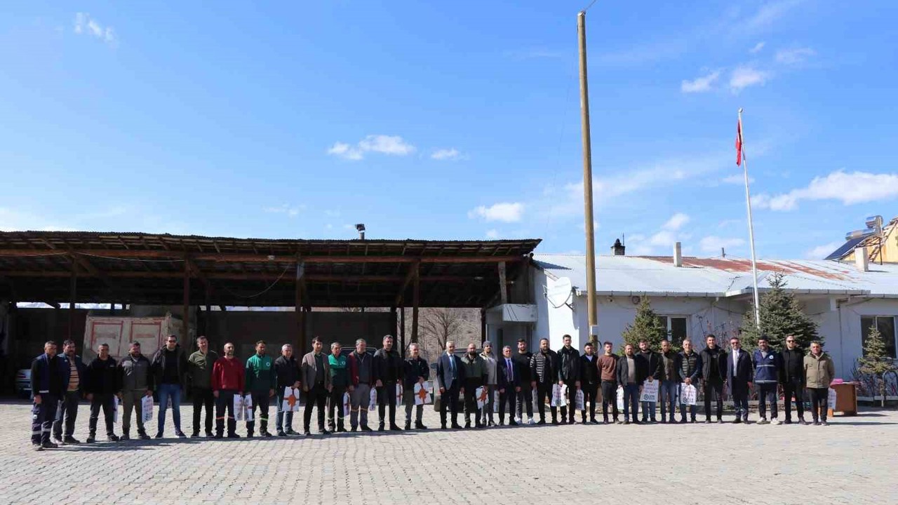 Başkan Çelebi personelle bayramlaştı
