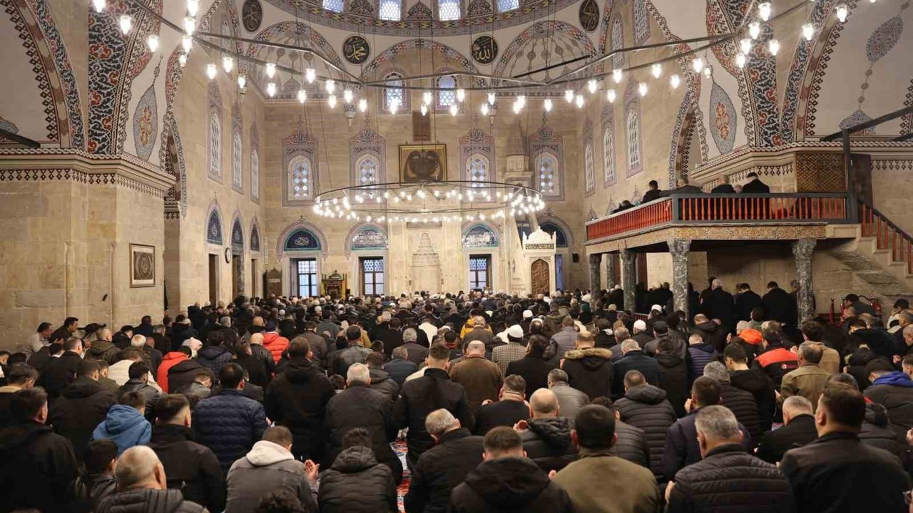 Amasya’da Sultan II. Bayezid Camii’nde bayram namazı kılındı
