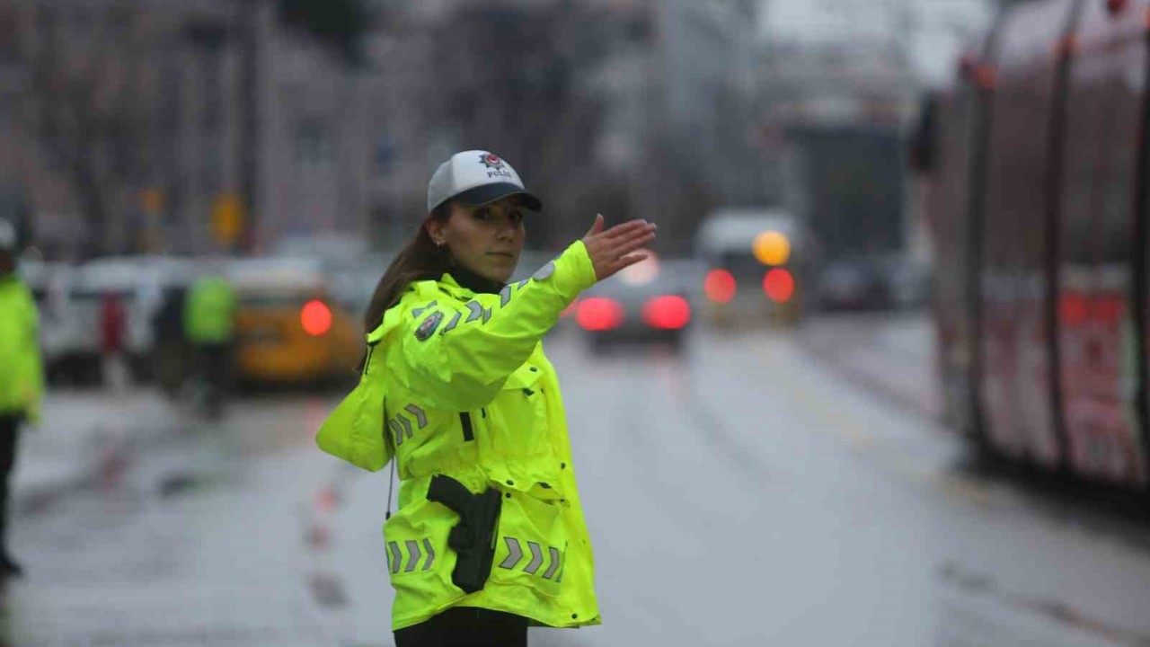 Bursalılar bayram namazında Ulu Cami’ye akın etti
