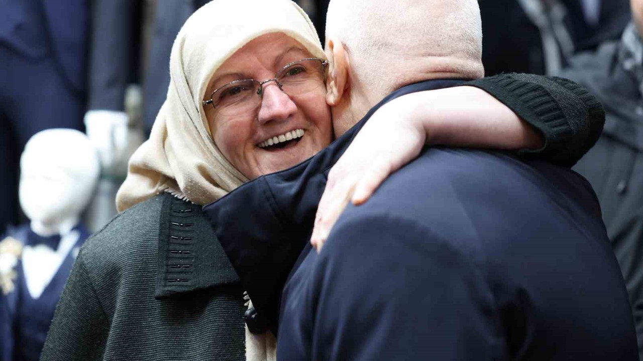 Başkan Bozbey çarşı esnafıyla bayramlaştı
