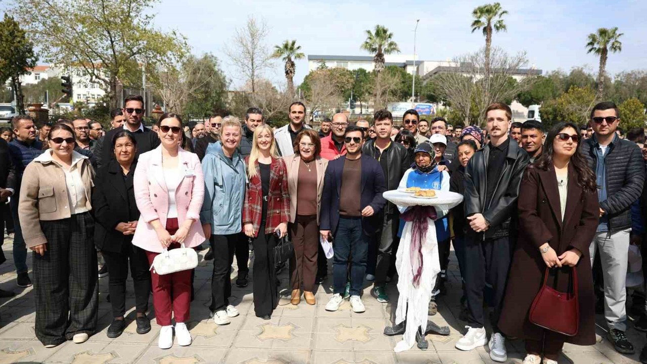 Başkan Gençay, belediye personeliyle bayramlaştı
