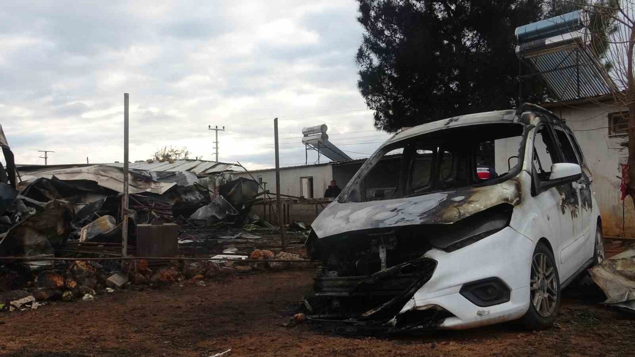 Antalya’da yangın faciası sera işçisi anne ve 5 çocuğu hayatını kaybetti
