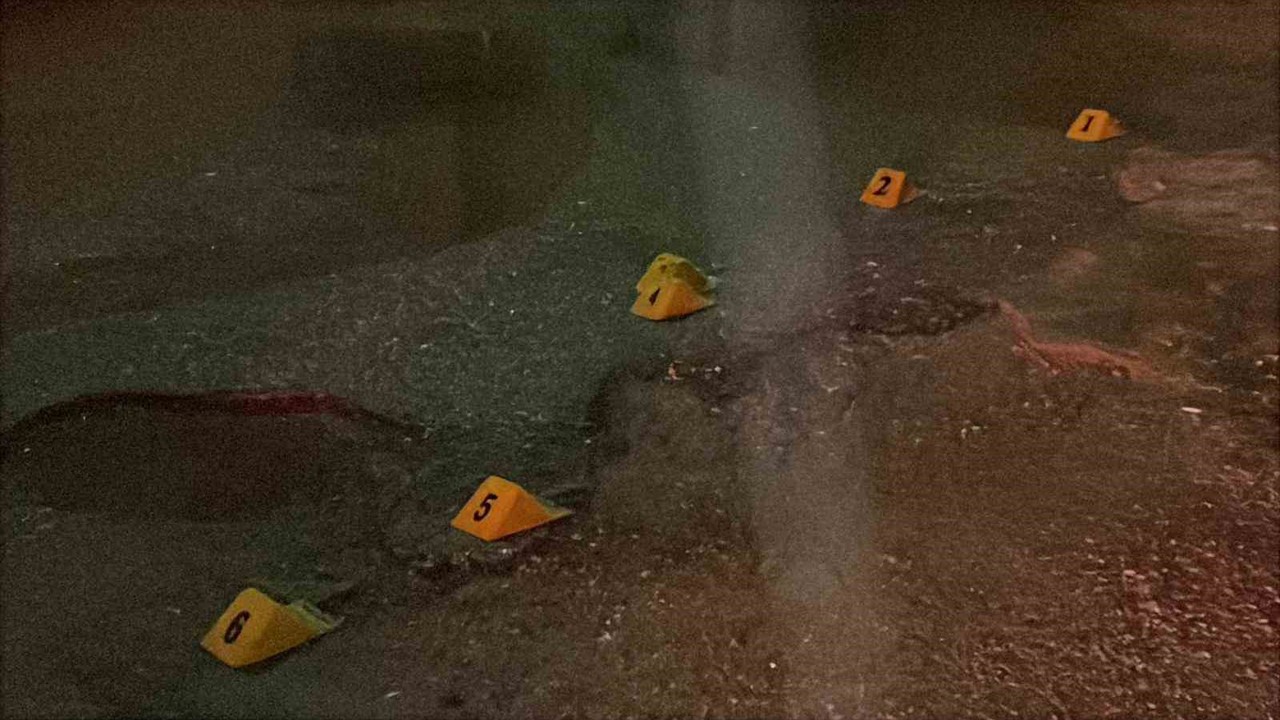 Karaman’da tüfekle rastgele ateş açıldı: Araç ve ev zarar gördü
