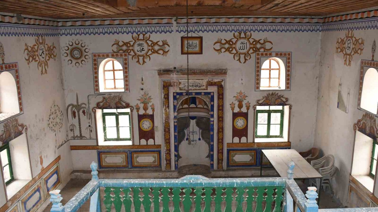 Bahçecik köyü camii restore edilmeyi bekliyor
