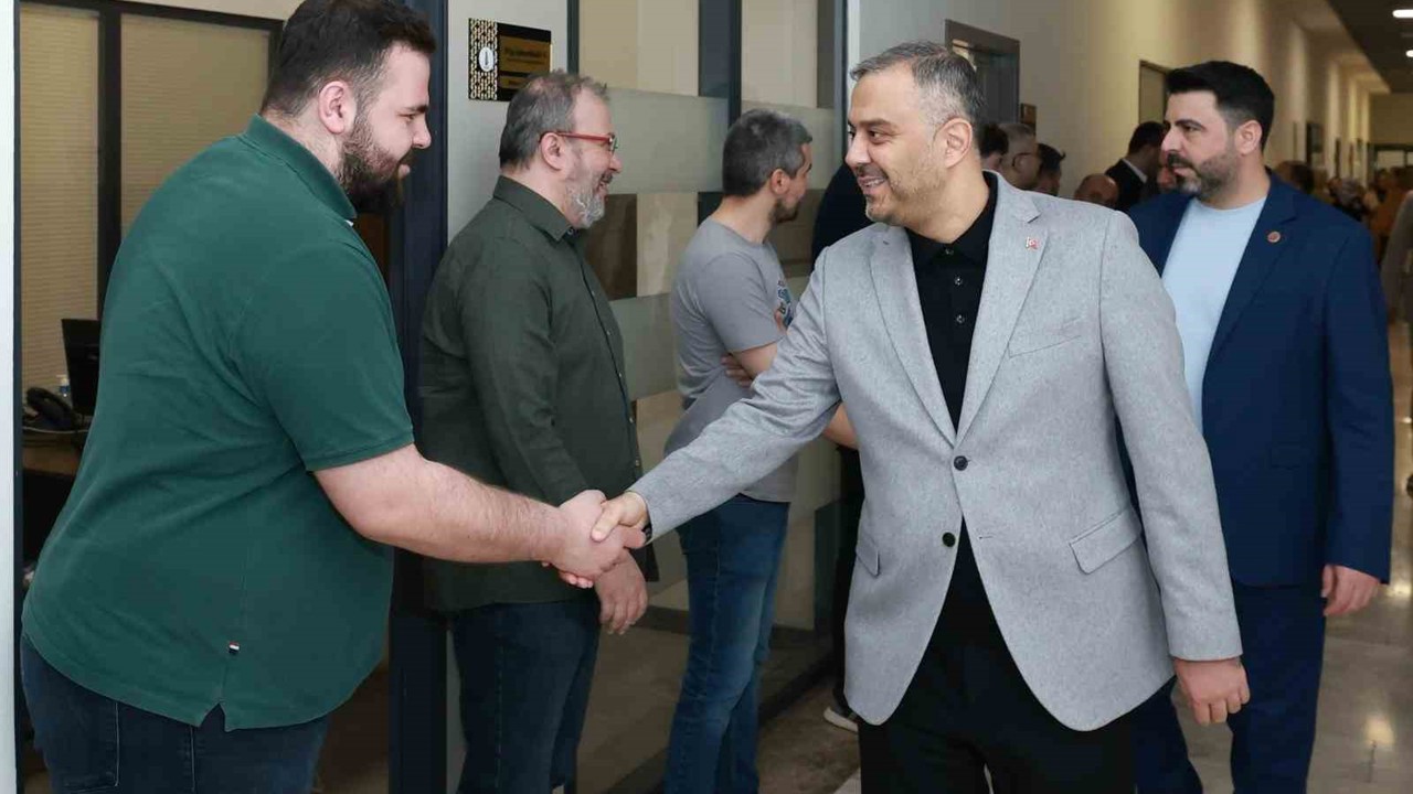 Başkan Toptaş belediye personeliyle bayramlaştı
