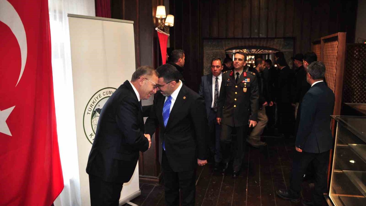 Kars’ta protokol üyeleri bayramlaştı
