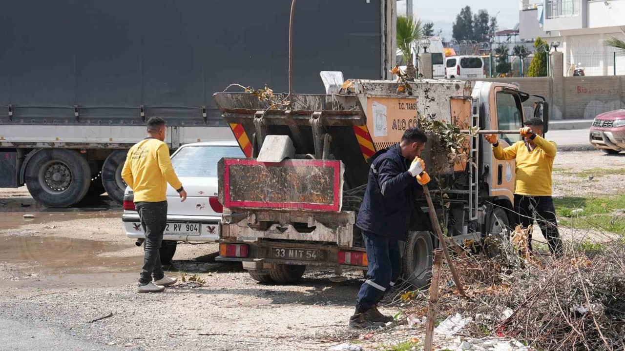 Tarsus’ta bayram öncesinden başlatılan temizlik ve ilaçlama çalışmaları sürüyor
