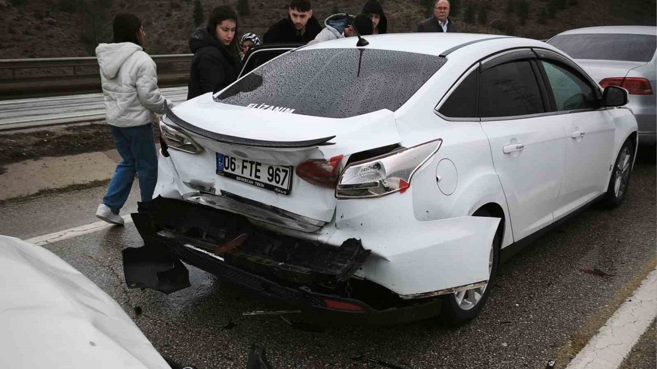 Kırıkkale’de zincirleme kaza: 3 yaralı
