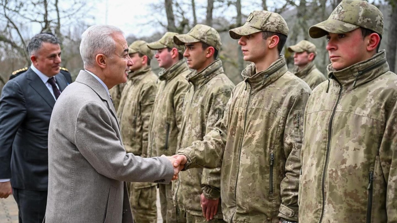 Kırklareli Valisi Turan, sınır karakolunda Mehmetçikle bayramlaştı

