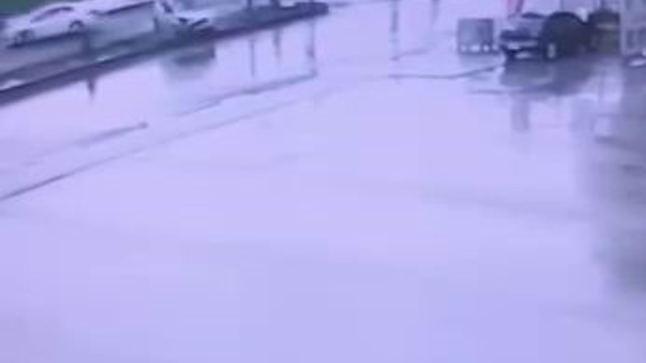 Diyarbakır’da trafik kazası güvenlik kamerasına yansıdı
