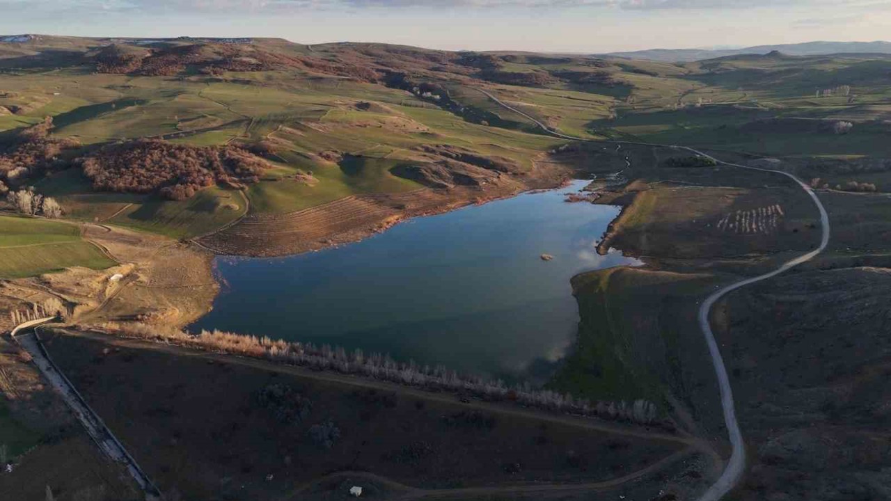 Göletin su seviyesi arttı, üreticilerin yüzü güldü
