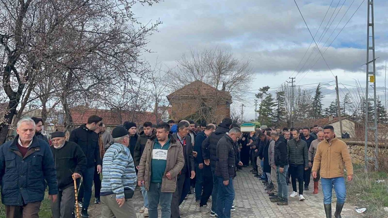 Antalya’daki silahlı kavgada ölen genç toprağa verildi
